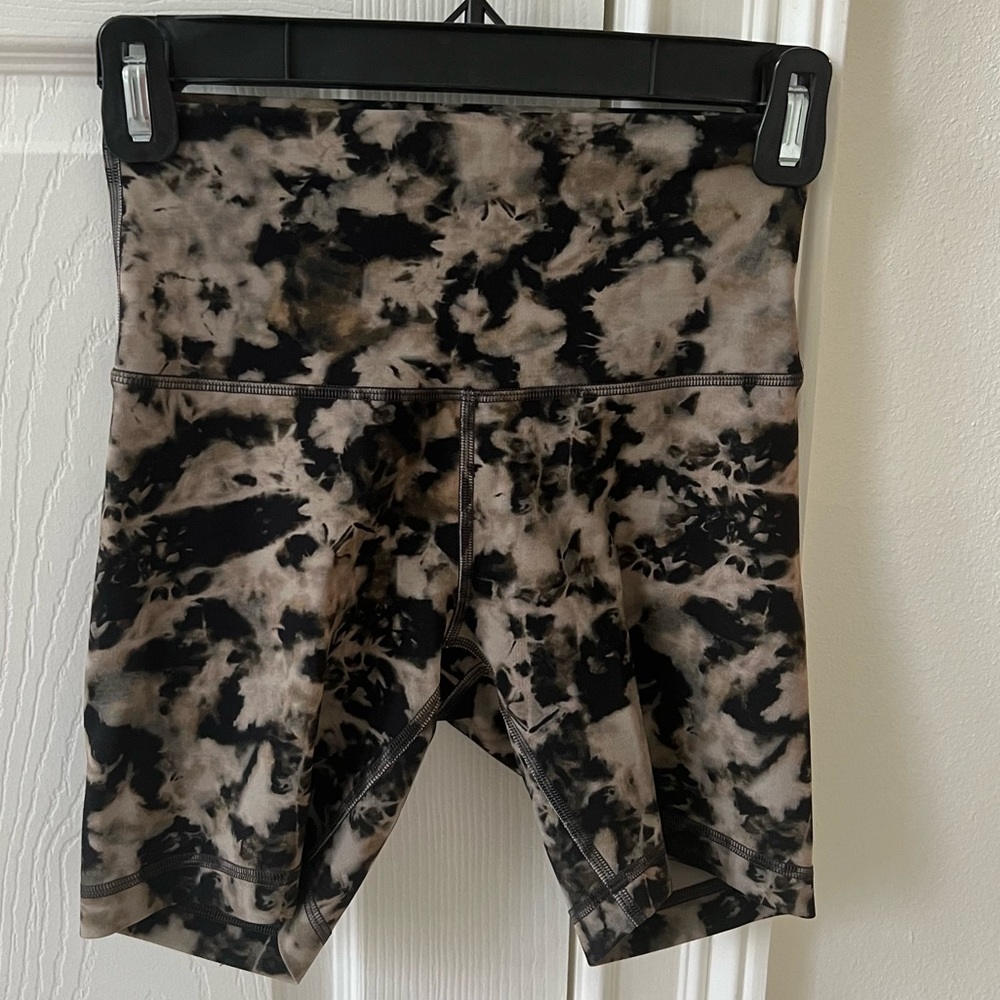 Lululemon Biker Short 4 Black Tie Dye High Rise